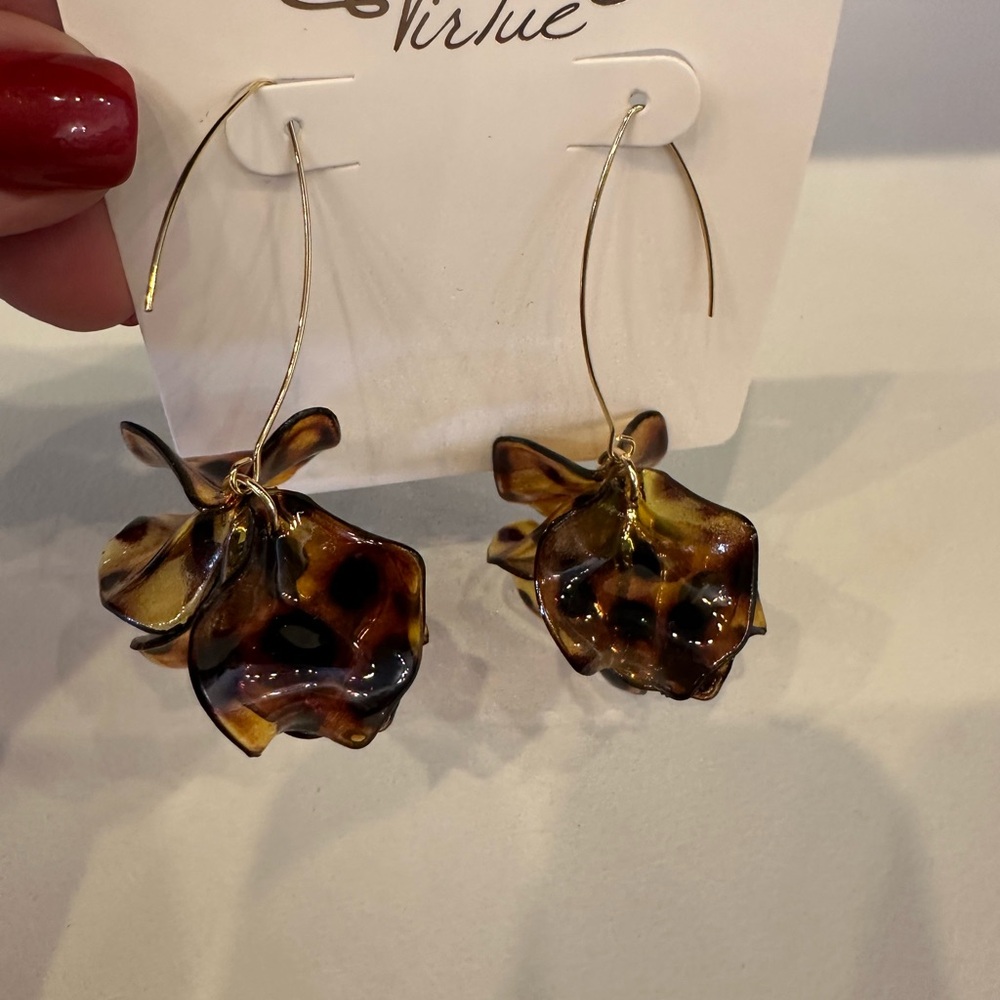Chic Tortoise Shell Drop Earrings